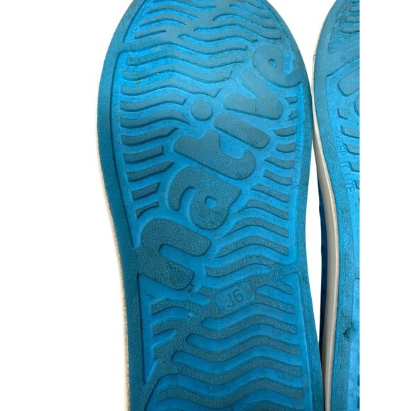 Native Jefferson Blue Perforated Slip-On Shoes With White Rubber Toe Cap Size J6 - Picture 8 of 8
